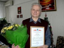 Глава Балаковского муниципального района Александр Алексеев поздравил старейшего балаковского журналиста Юрия Коваленко с 75 - летним юбилеем. Глава Балаковского муниципального района Александр Алексеев поздравил старейшего балаковского журналиста Юрия Коваленко с 75 - летним юбилеем.