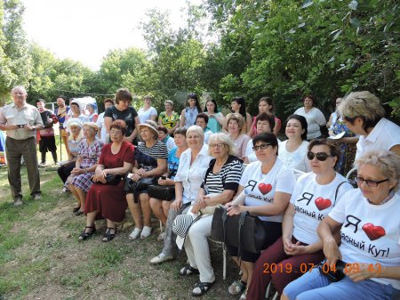 Саратовские журналисты вместе с социальными работниками пяти районов Заволжья прошли по туристическому маршруту Краснокутского района.