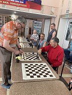 Ветеранский гамбит Сеанс одновременной игры в шахматы состоялся в госпитале ветеранов